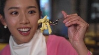 TVB知名女星旅游节目负评不断，主持风格太吵，晒丰满身材引反感