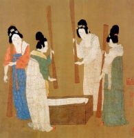 《捣练图》：入秋之后，捣衣声起