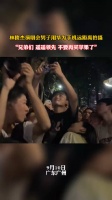 林俊杰演唱会男子用华为手机远距离拍摄