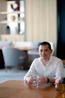 任哲：塑造当代东方“能量场”