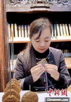 山东“85后”手艺人以古法制香牌 传播香文化