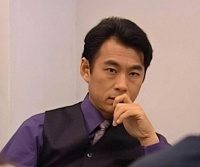香港知名男星被质疑患病，脸部浮肿眼袋夸张，婚内出轨获妻子原谅
