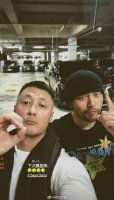 周杰伦晒打网球照 承认脚受伤