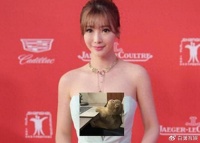 性感＝柳岩？看43岁的柳岩如何被娱乐圈一步步“吞噬”