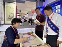 “劳模匠星耀中原”先进人物系列报道｜程曼萍：一针一线一匠心