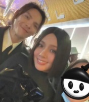 向佐郭碧婷多伦多被路人偶遇，女方生图曝光太吸睛，夫妻感情甜蜜