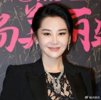 “风流成性、老少通吃”，她一生撩汉无数却单身，54岁仍丰腴迷人