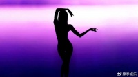 曝Lisa疯马秀彩排视频流出，全身仅一条珍珠腰链，亲妈疑现场