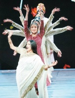 水与花交织的东方美学令人赞叹