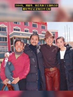 2004年，刘德华、刘若英和王宝强的合影……