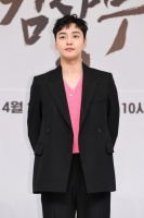 韩国艺人金旻载今日参军