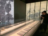 故宫博物院举办宋拓碑帖珍本特展，40件“压箱”碑帖亮相文华殿