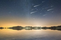 品读｜夏夜，爸爸把睡得迷迷糊糊的我抱出去看流星雨