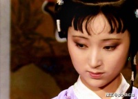 红楼梦续文替林黛玉写了一副对联，完全抄袭古人，看上去格格不入