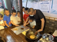 感受甜蜜的非遗文化，“户部小侍郎”跟着传承人现学糖画