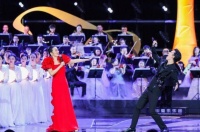 59岁韦唯近照曝光，一袭红色长裙造型抢眼，前夫去世后生活幸福