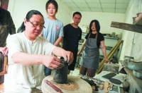 非遗研学文化传承 河北科技大学学生到河南宋宫汝瓷研学实践