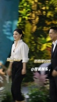 梅婷张嘉译同框红毯 两位都是实力老演员了梅婷 张嘉译 金熊猫奖