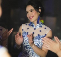 钟丽缇女儿太疯狂，演唱会现场当众换衣服，久居国外与家人难团圆