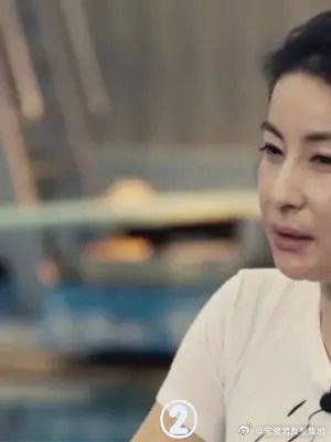 郭晶晶采访聊豪门生活,狂飙粤语气场强大,不料比本地人还正宗
