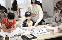 挥笔泼墨！一起来看这些小书画家们的“坚持”和“热爱”