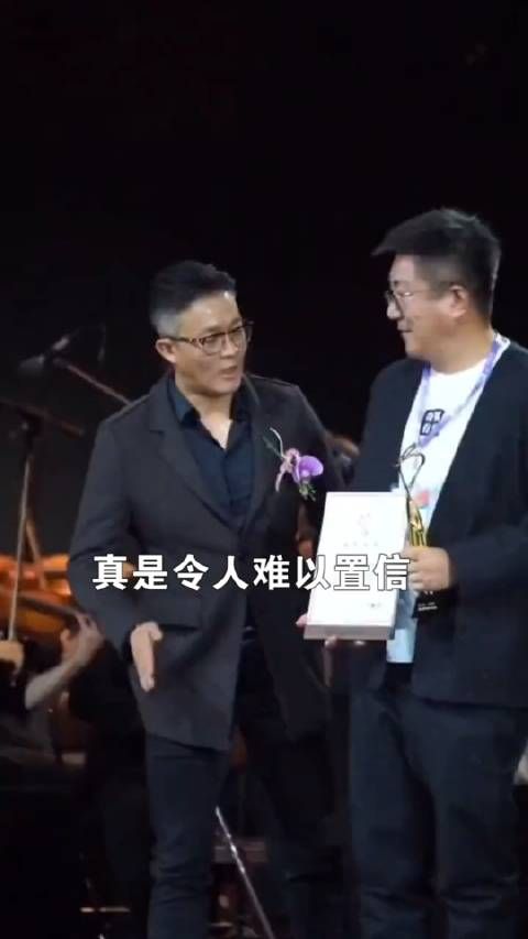 他拍戏从不在乎片酬高低,却必须要带老婆进组……