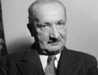 历史上的今天：德国哲学家海德格尔出生