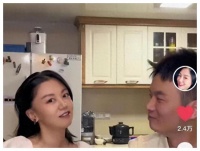 美国定居的湖南卫视主持人成二胎辣妈，开保时捷挎着爱马仕