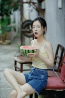 吴倩的素颜好美好舒服啊，吴倩工作室发的生日素颜写真太清新了……