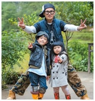 曹格女儿庆生，穿露背裙瘦得惊人，只用2根绳勒腰，网友大赞美姿