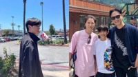 港媒：4年前“眯眯眼”视频被质疑歧视亚裔，张智霖儿子道歉