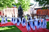 小学生致敬先贤——府学孔庙举办孔子诞辰日纪念活动