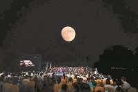 中秋夜“网约”山海音乐会