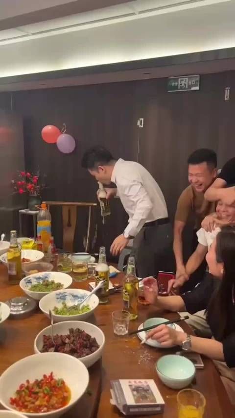 这种玩笑开不得,喝归西了谁负责!