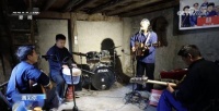 四个苗族小伙组的乐队火了！他们的歌你很有可能听过