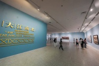 湖北美术馆里形态万千的“桥”