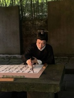 挥毫泼墨 四川南充高校书法教师登上央视中秋晚会