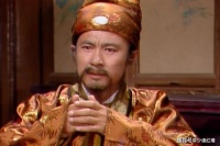 贾政带人游园时，为何每到一处都大发感慨？