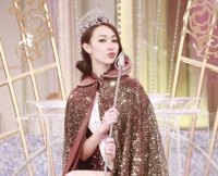 TVB港姐冠军新恋情曝光，与富二代男友逛街被拍，半只脚踏入豪门