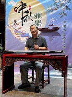 翘首待月话仲秋，高朋满座迎国庆