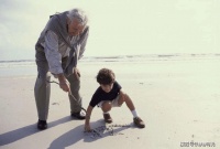 人过六十，不管多有钱，也别请一大群亲戚聚会、吃饭