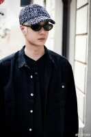 十月刚开始，王一博就在巴黎街头拍写真了是吧……