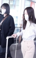 感觉她俩就算躺一张床上直播告诉粉丝她俩关系特别特别好……