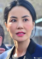 一组54岁王菲的最新照片曝光，引起了网友们的广泛关注和讨论……