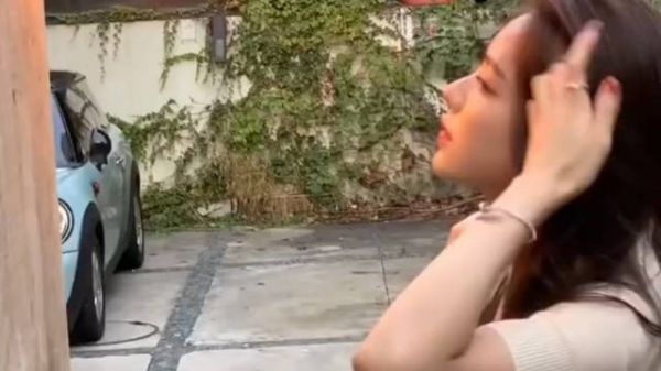 让王思聪成“舔狗”的孙一宁,晒数张性感辣照,网友:难怪拿不下