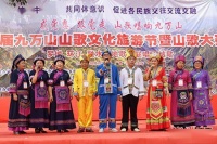 广西罗城：赛山歌 度假期