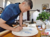 艺术为桥 闽籍画家乐为中西文化交流尽绵力