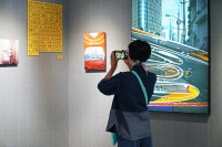 通过三位青年摄影师的镜头，观看既熟悉又陌生的上海