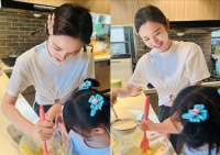 唐艺昕首度曝光女儿！网友直呼：天呐，孩子都这么大了！