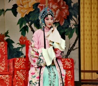 梨园程韵歌盛世 韶华灼灼塑经典 ——记北京京剧院程派名家、“梅花奖”获得者郭玮倾情上演《锁麟囊》